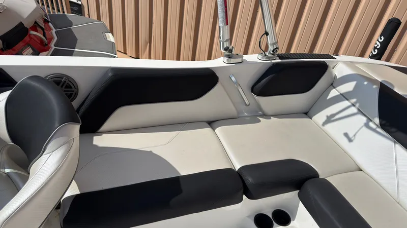 Slide: The Image of MasterCraft NXT22 2016 - 12
