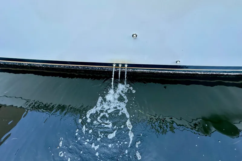 Slide: The Image of Water flowing from 2007 Meridian 411 Sedan boat hull into the sea. - 19