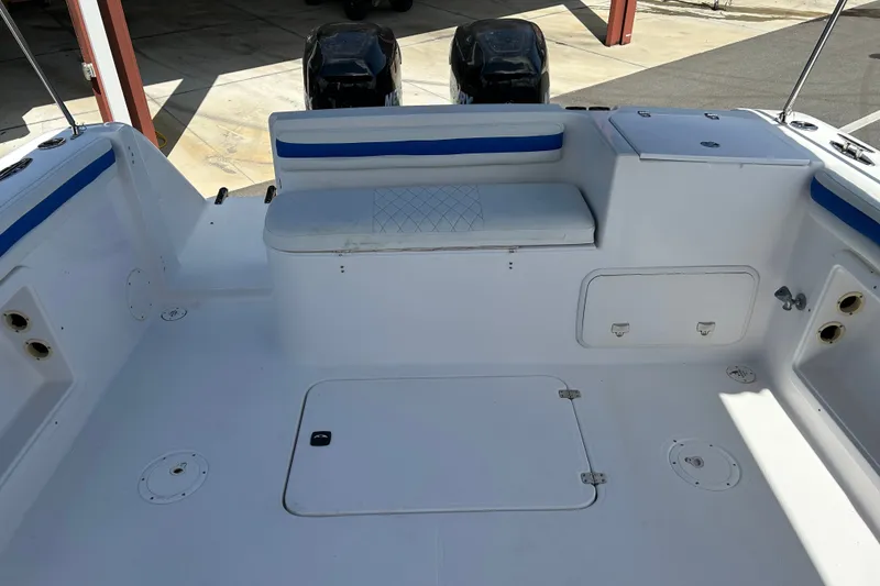 Slide: The Image of 2000 Pro-Line 30 Walkaround boat deck with seating and storage compartments. - 13
