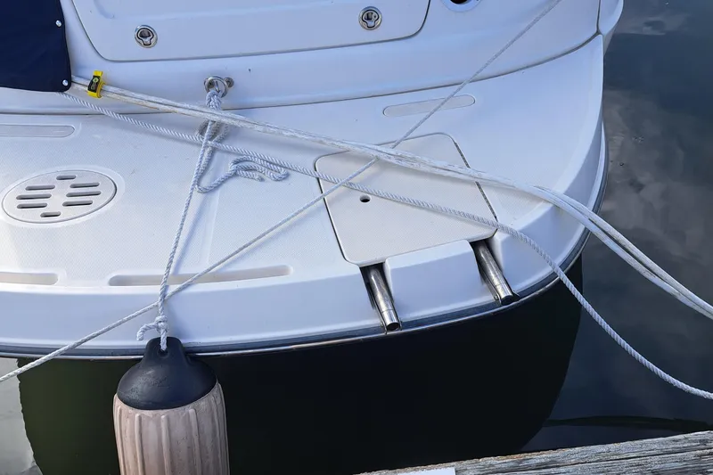 Slide: The Image of 2007 Monterey 250 Cruiser boat stern with ropes and fender at dock. - 20