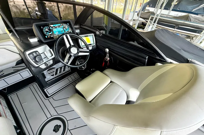 Slide: The Image of 2018 Malibu Wakesetter 21 MLX cockpit with modern controls and comfortable seating. - 27