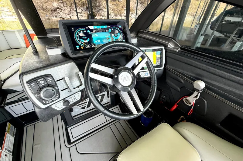 Slide: The Image of 2018 Malibu Wakesetter 21 MLX dashboard with steering wheel and digital displays. - 29