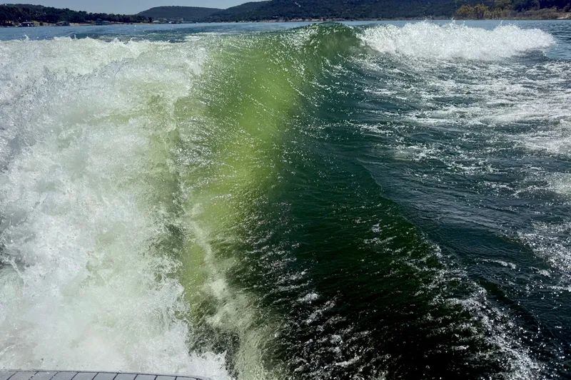 Slide: The Image of Wake created by 2018 Malibu Wakesetter 21 MLX on a scenic lake. - 36