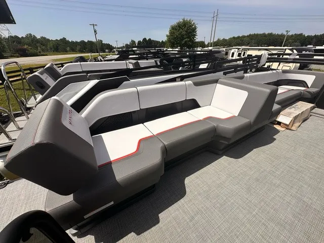 Slide: The Image of Manitou 20' CRUISE 90hp 2025 - 19