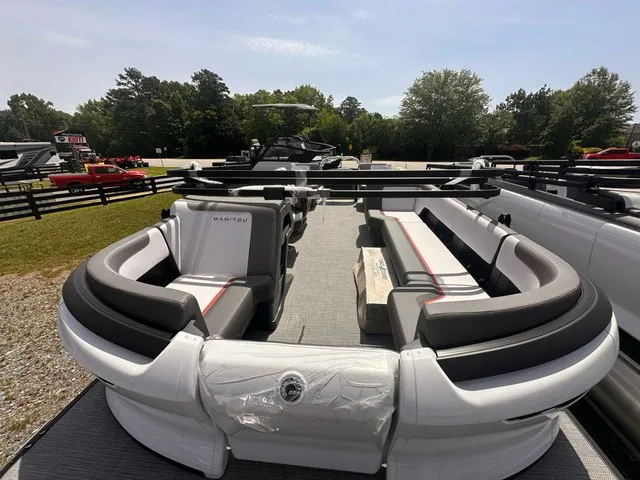 Slide: The Image of Manitou 20' CRUISE 90hp 2025 - 15