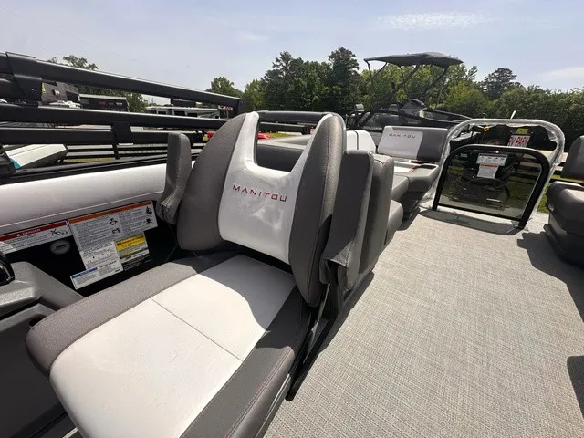 Slide: The Image of Manitou 20' CRUISE 90hp 2025 - 17