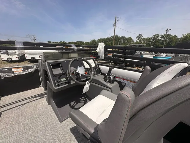 Slide: The Image of Manitou 20' CRUISE 90hp 2025 - 16