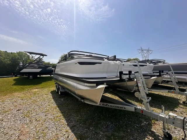 Slide: The Image of Manitou 22' CRUISE (Signature package) 150hp 2025 - 1