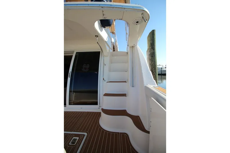Slide: The Image of Staircase on 2004 Silverton 410 Sport Bridge yacht, leading to upper deck. - 19