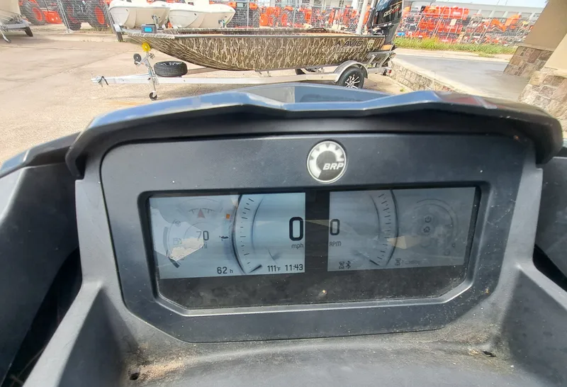 Slide: The Image of The dashboard of a 2022 Sea-Doo FISH PRO TROPHY 170 shows 0 mph. - 17