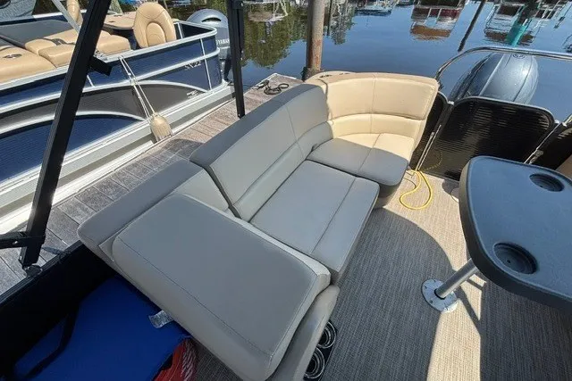 Slide: The Image of Luxurious seating on 2022 Manitou 23 Aurora pontoon boat at dockside. - 14