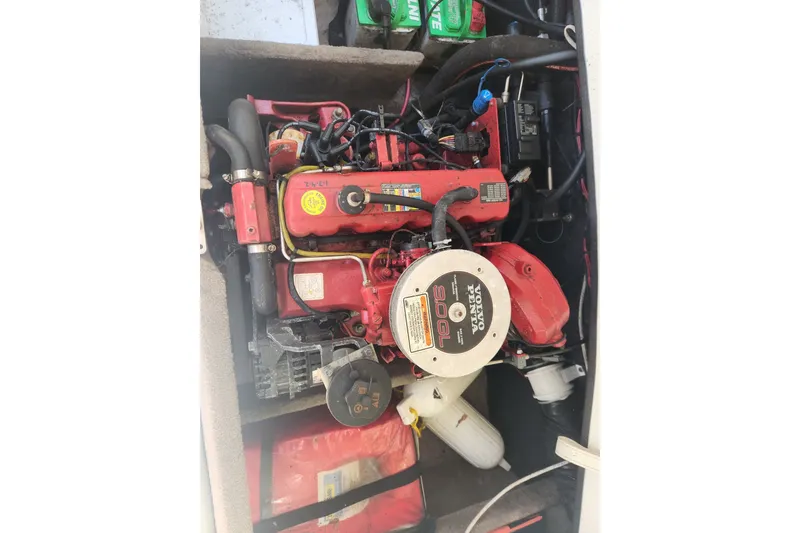 Slide: The Image of An open engine compartment of a 2008 Stingray 185 LS/LX with a Volvo Penta engine. - 8