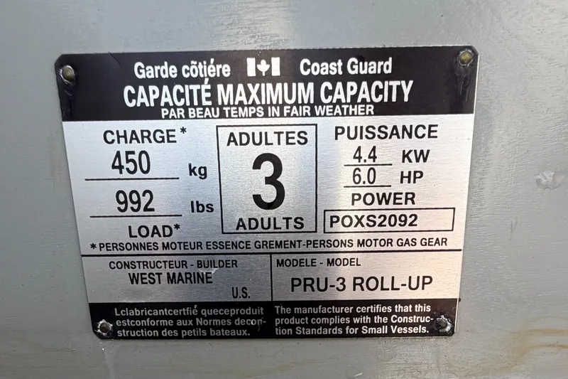 Slide: The Image of Capacity label for Beneteau Antares 27, 2021 model, showing weight and power limits. - 42