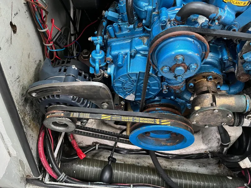 Slide: The Image of Motor eines 2007er Class 40 Akilaria MK1 mit blauen Komponenten. - 17