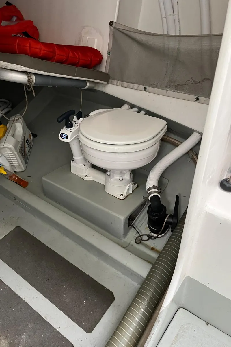 Slide: The Image of Marine-Toilette im Akilaria MK1 Class 40 Boot, Baujahr 2007. - 18