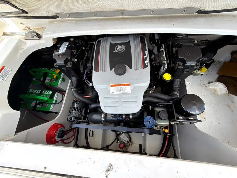 Slide: The Image of Crownline Boats 21 SS 2011 - 11
