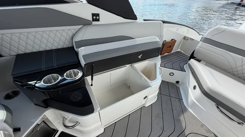 Slide: The Image of Sea Ray 280 SLX OB 2024 - 55