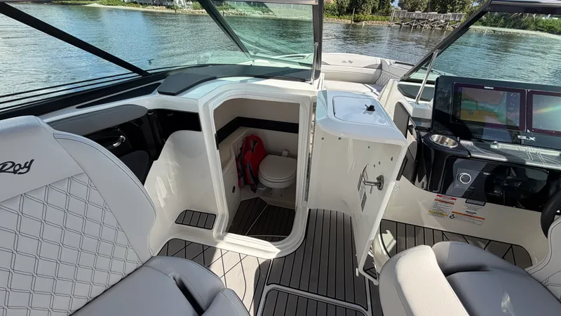 Slide: The Image of Sea Ray 280 SLX OB 2024 - 63