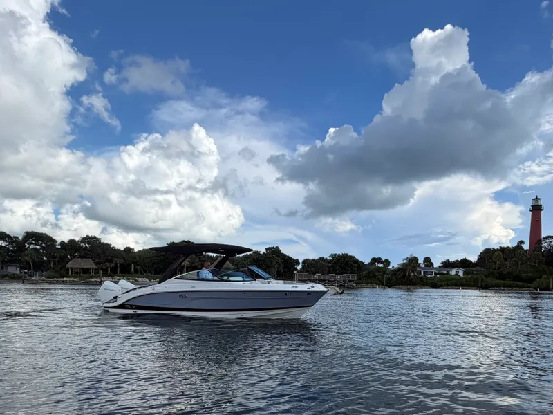 Slide: The Image of Sea Ray 280 SLX OB 2024 - 13