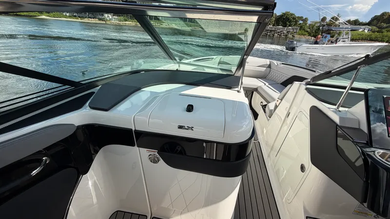 Slide: The Image of Sea Ray 280 SLX OB 2024 - 66