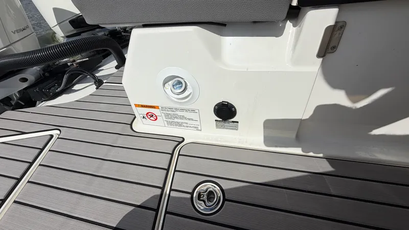 Slide: The Image of Sea Ray 280 SLX OB 2024 - 43