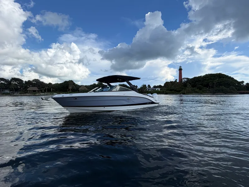 Slide: The Image of Sea Ray 280 SLX OB 2024 - 18