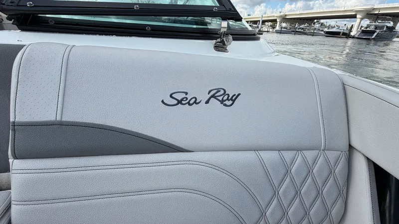 Slide: The Image of Sea Ray 280 SLX OB 2024 - 37