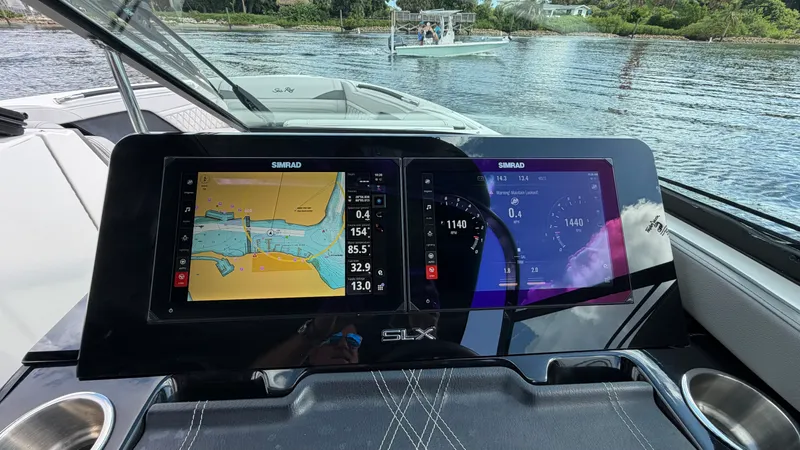 Slide: The Image of Sea Ray 280 SLX OB 2024 - 47