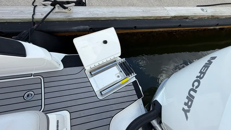 Slide: The Image of Sea Ray 280 SLX OB 2024 - 49