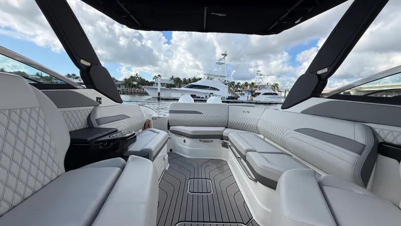Slide: The Image of Sea Ray 280 SLX OB 2024 - 31