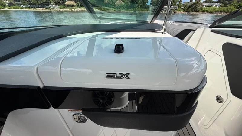 Slide: The Image of Sea Ray 280 SLX OB 2024 - 65