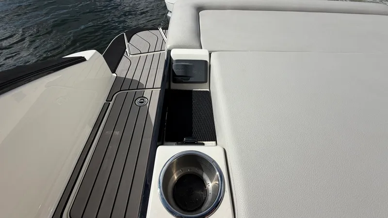 Slide: The Image of Sea Ray 280 SLX OB 2024 - 25
