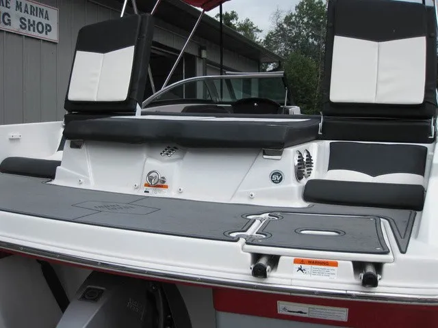 Slide: The Image of Four Winns 190 Horizon 2015 - 12