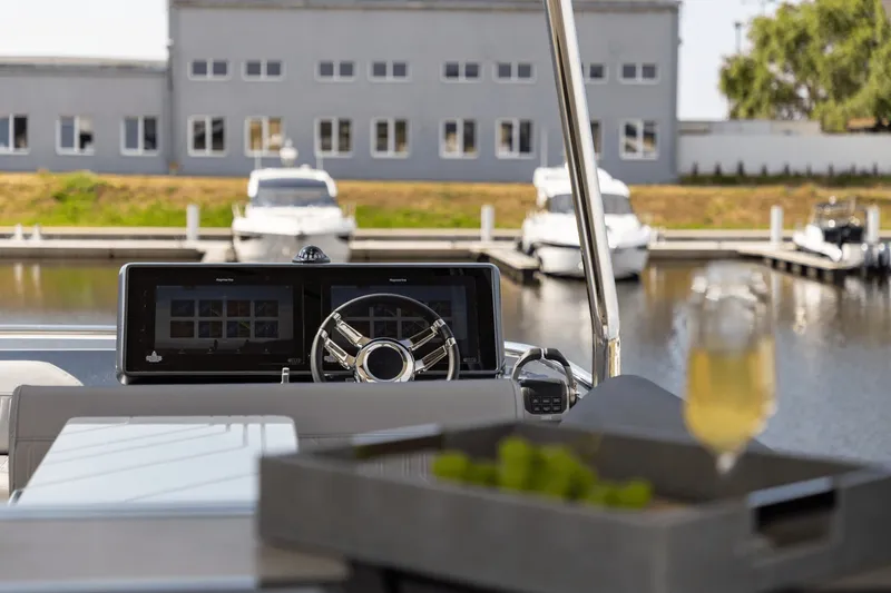 Slide: The Image of Galeon 560 Fly 2026 - 62