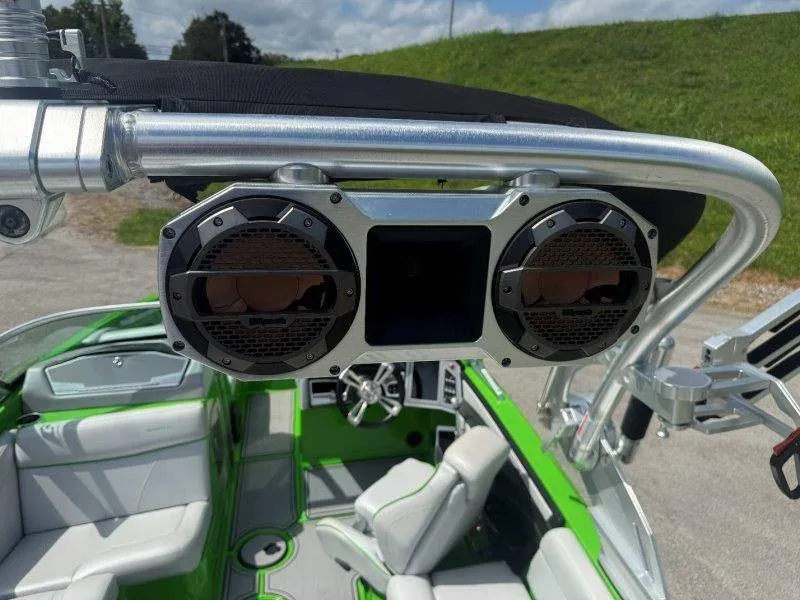 Slide: The Image of MasterCraft X23 2018 - 64