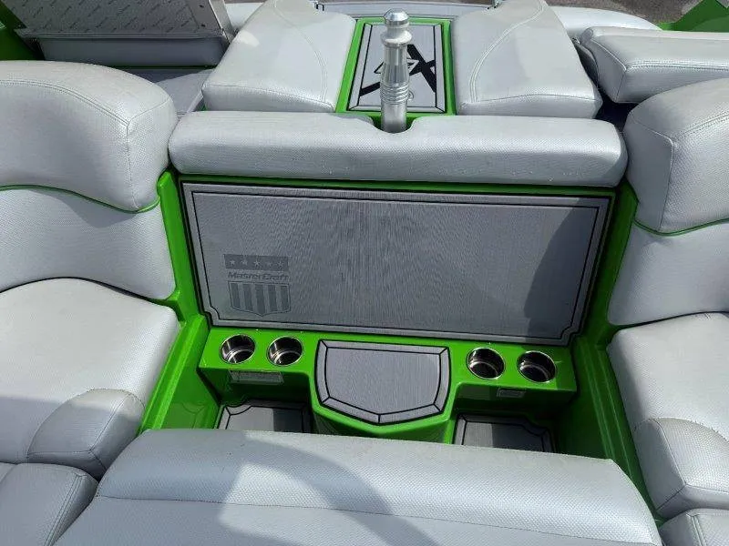 Slide: The Image of MasterCraft X23 2018 - 39