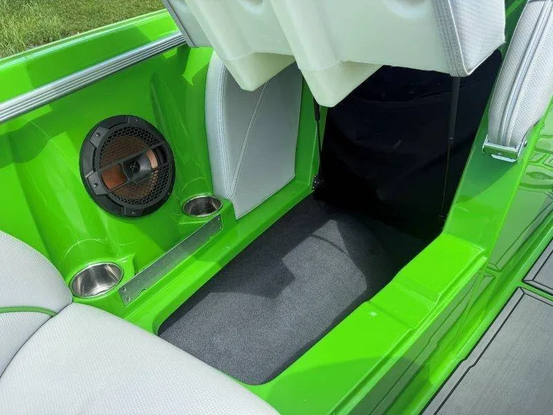 Slide: The Image of MasterCraft X23 2018 - 65
