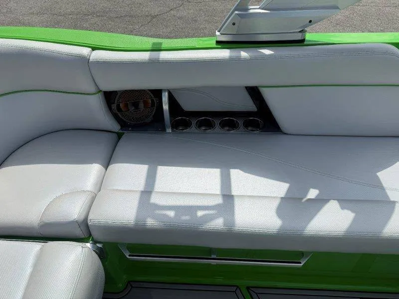 Slide: The Image of MasterCraft X23 2018 - 66