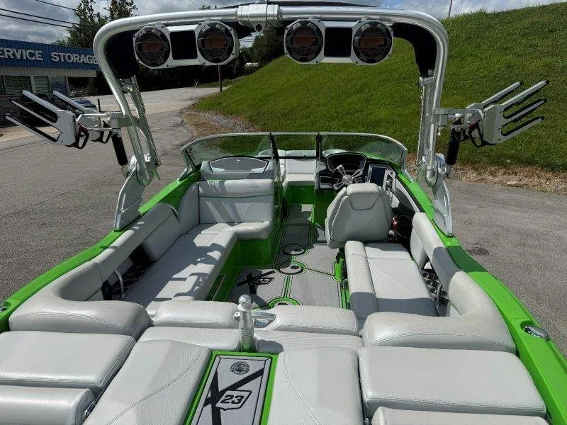 Slide: The Image of MasterCraft X23 2018 - 38