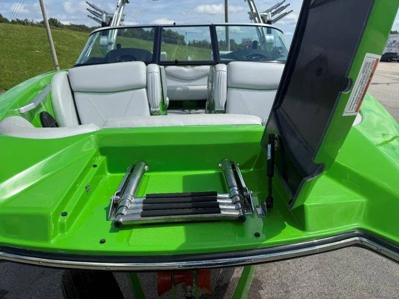 Slide: The Image of MasterCraft X23 2018 - 50