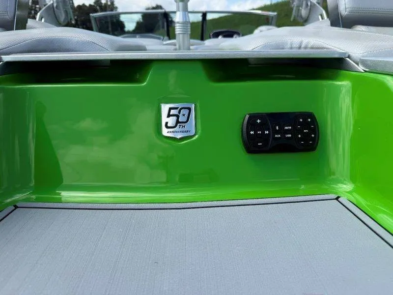 Slide: The Image of MasterCraft X23 2018 - 51