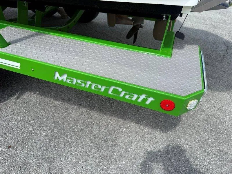 Slide: The Image of MasterCraft X23 2018 - 34