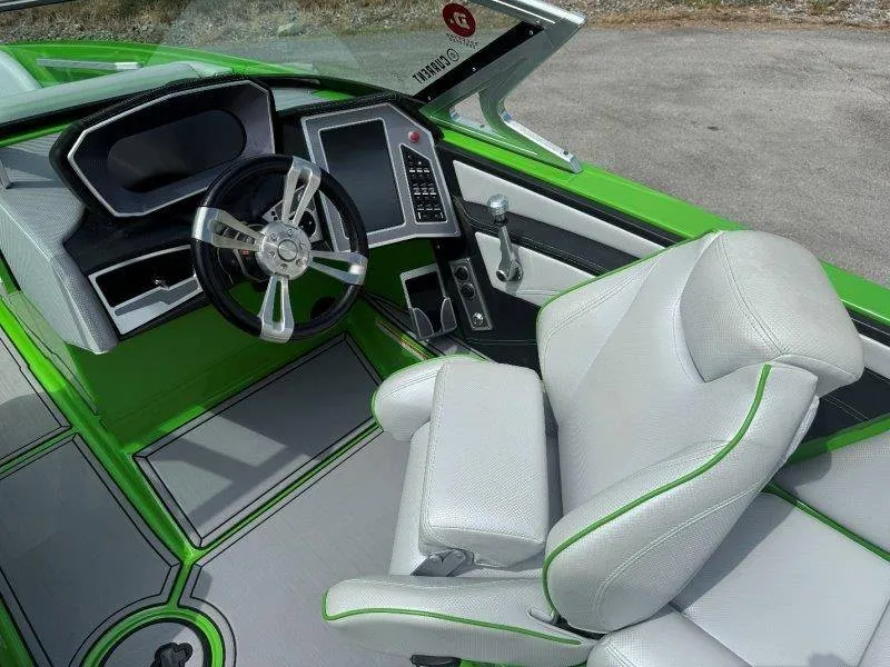 Slide: The Image of MasterCraft X23 2018 - 77