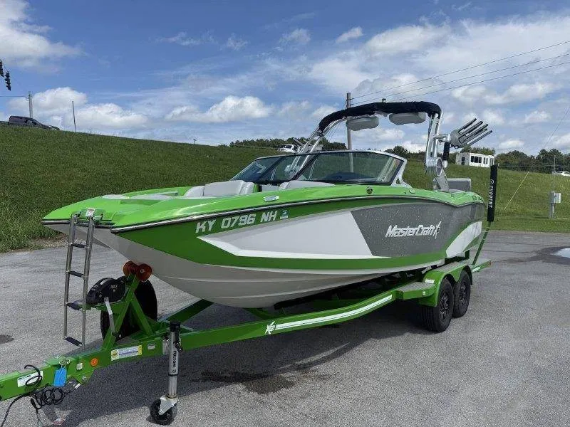 Slide: The Image of MasterCraft X23 2018 - 14