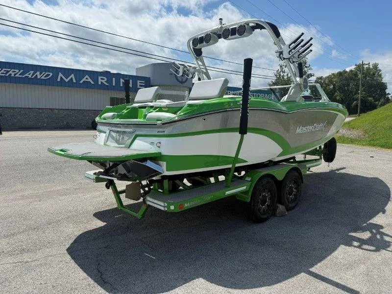 Slide: The Image of MasterCraft X23 2018 - 22