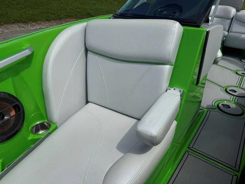Slide: The Image of MasterCraft X23 2018 - 62