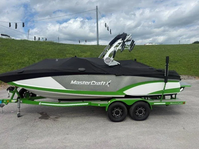 Slide: The Image of MasterCraft X23 2018 - 78