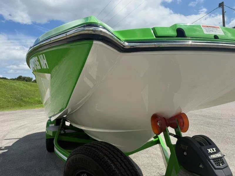 Slide: The Image of MasterCraft X23 2018 - 24