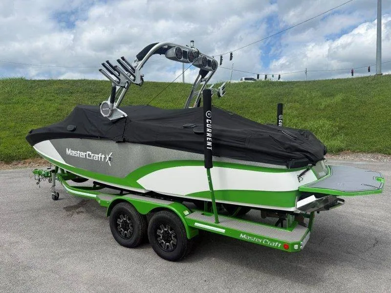 Slide: The Image of MasterCraft X23 2018 - 82