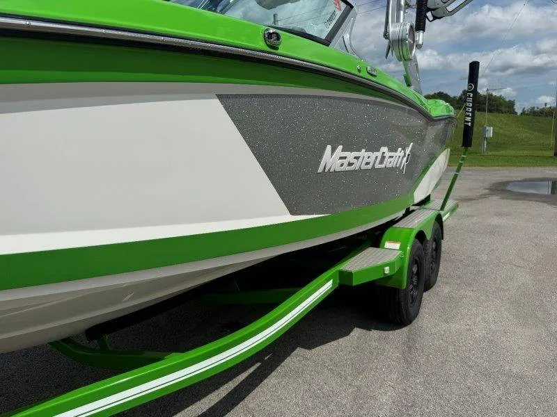Slide: The Image of MasterCraft X23 2018 - 36